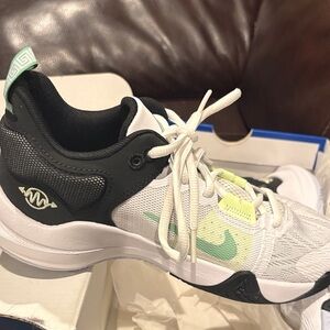 Nike Giannis White, Black, and Green Athletic Shoes Sz kids 5 or as woman’s 7